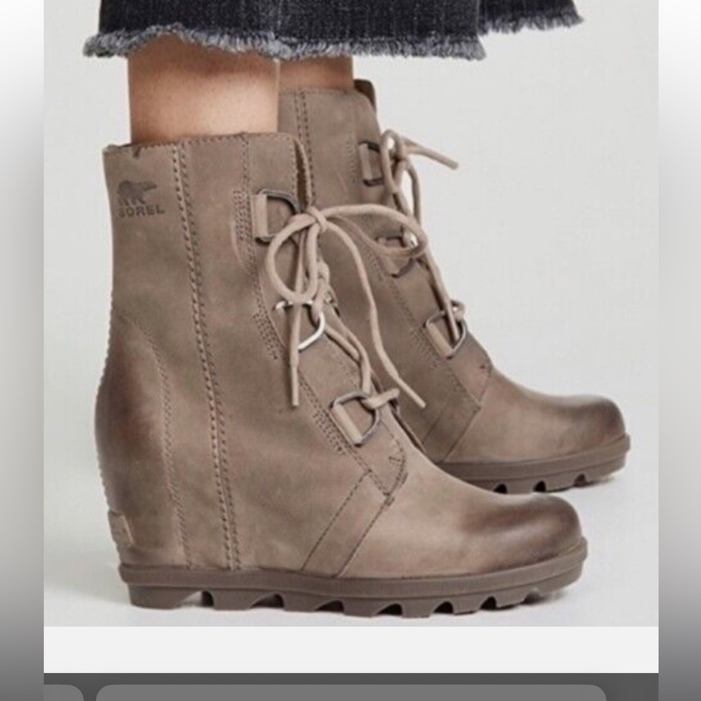 Sorel Women’s Joan of Arctic Lace Up Boot- Size 7.5 Color, creamy tan
